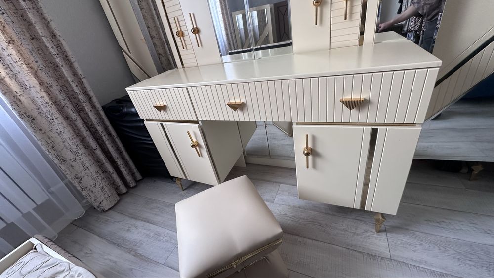 Спальный гарнитур