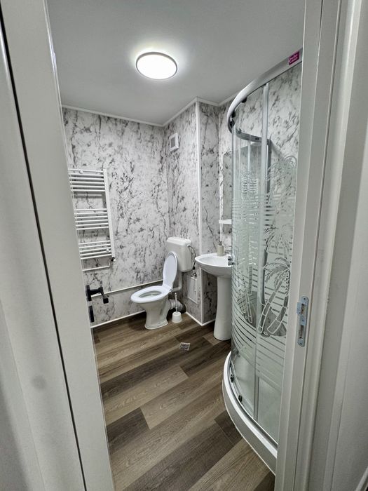De închiriat apartament 4 camere – Apărătorii Patriei (direct de la proprietar)