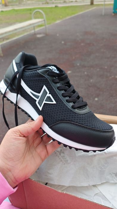 Продам новые кроссовки