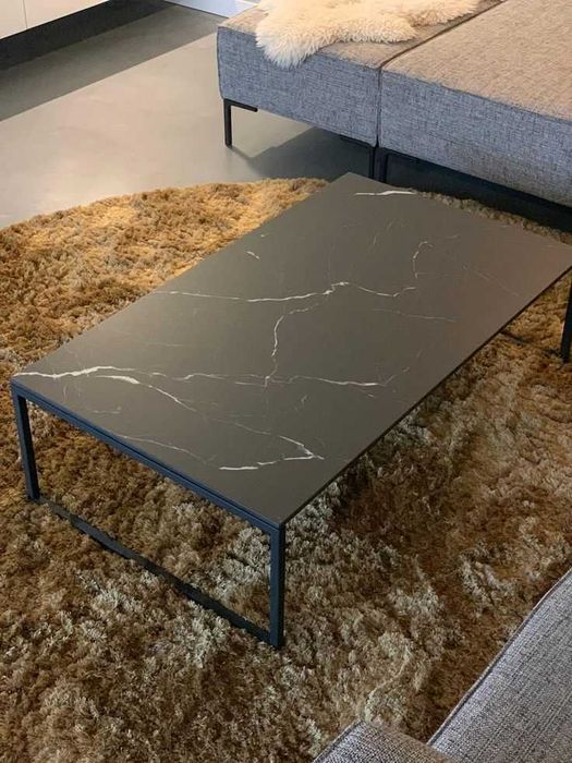 Ofer spre vânzare mese terasa și interior