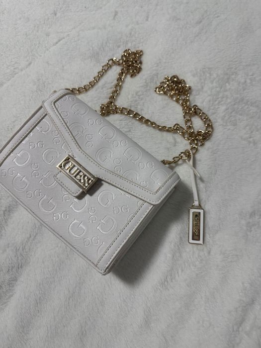 Чанта Guess бяла