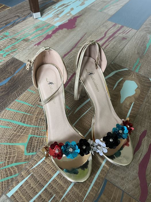 Елегантни обувки и сандали