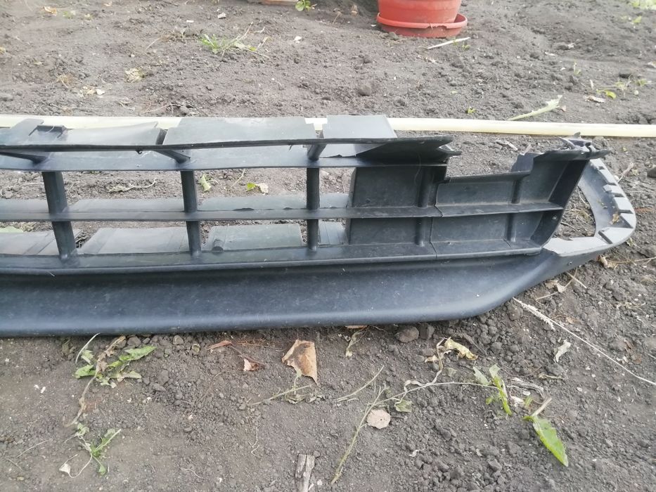 Продам нижняя часть бампера пассат б3