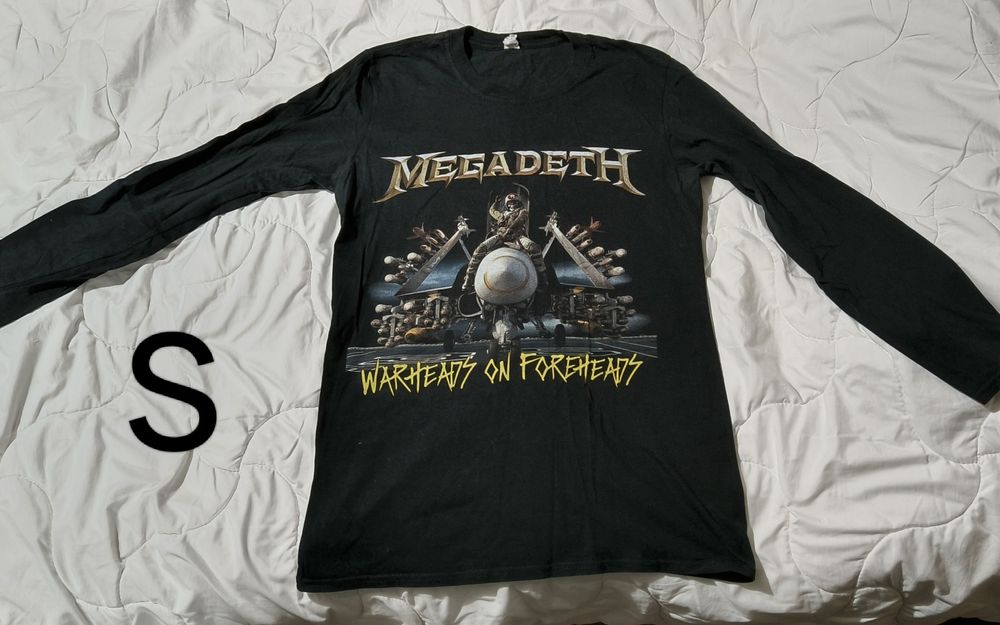 Продавам тениски, които не нося вече