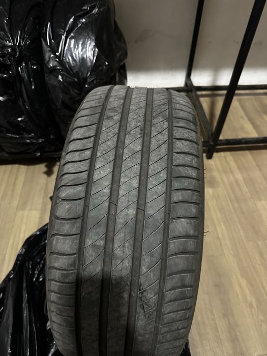 Шины размер 235/45/17 MICHELIN