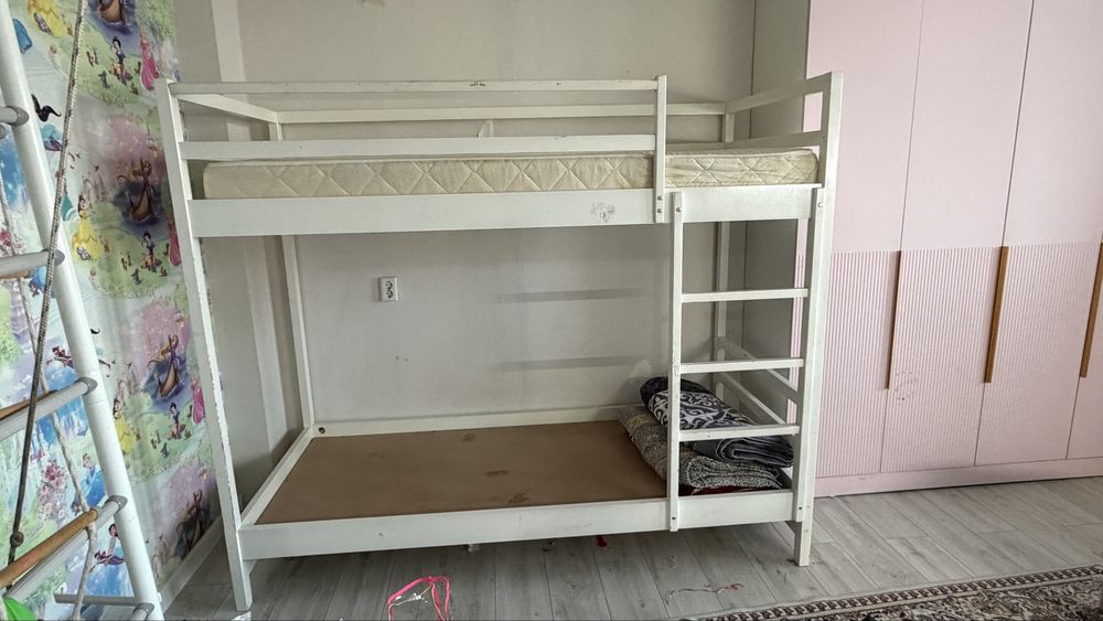 Двухъярусная кровать