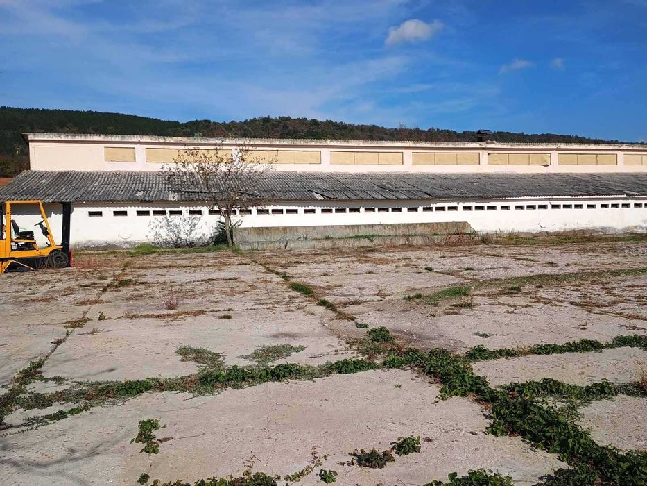 Дава се под наем Склад в с. Присово, Област Велико Търново - 1700 кв.м за 2.04 € - Снимка #2