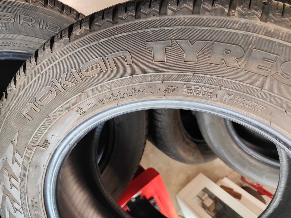 4бр.зимни гуми 235/65/18 Nokian