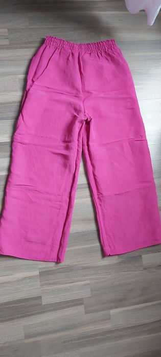 Pantaloni roz in