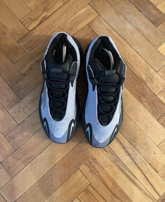 Adidasi Yeezy 700 100% originali