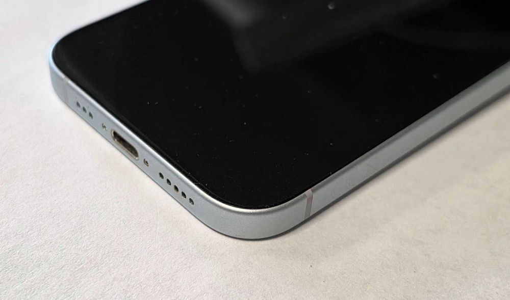 Iphone 15 128GB battery health 84%