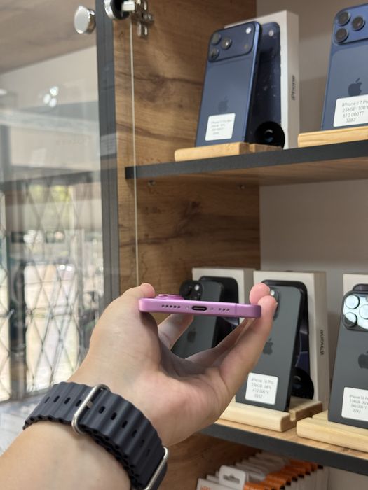 iPhone 16  256GB