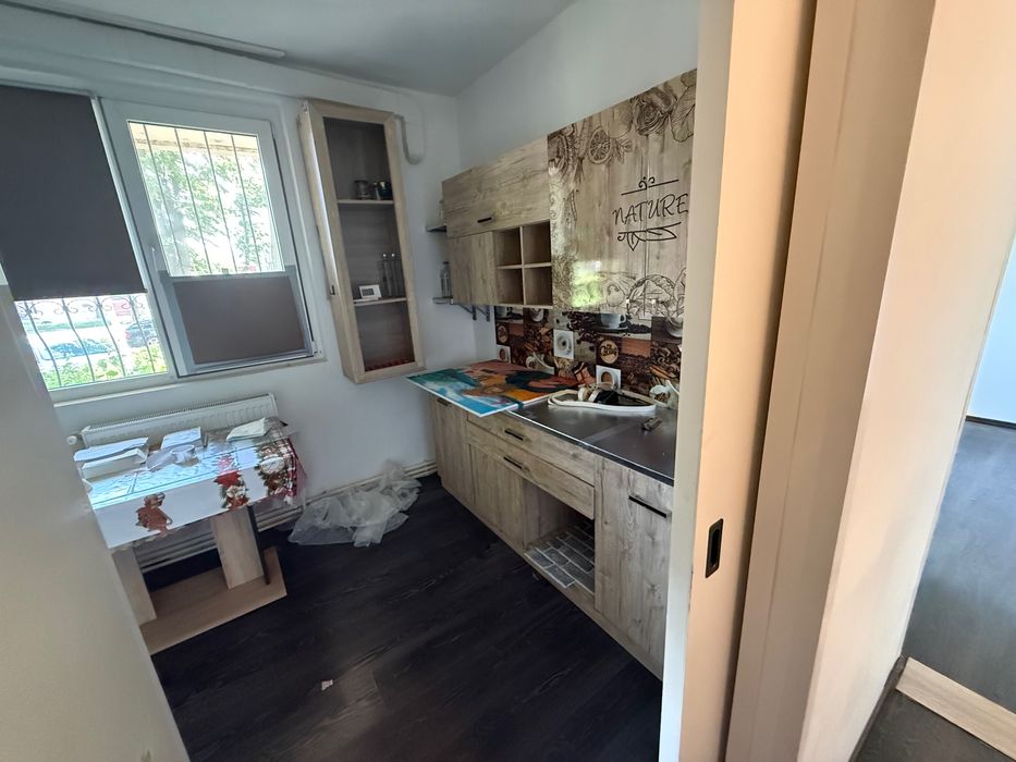 Vând apartament două camere str George Coșbuc parter