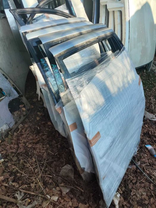 Toyota Estima двери задние