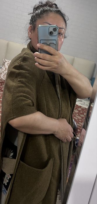 Пончо и шерстянной жакет