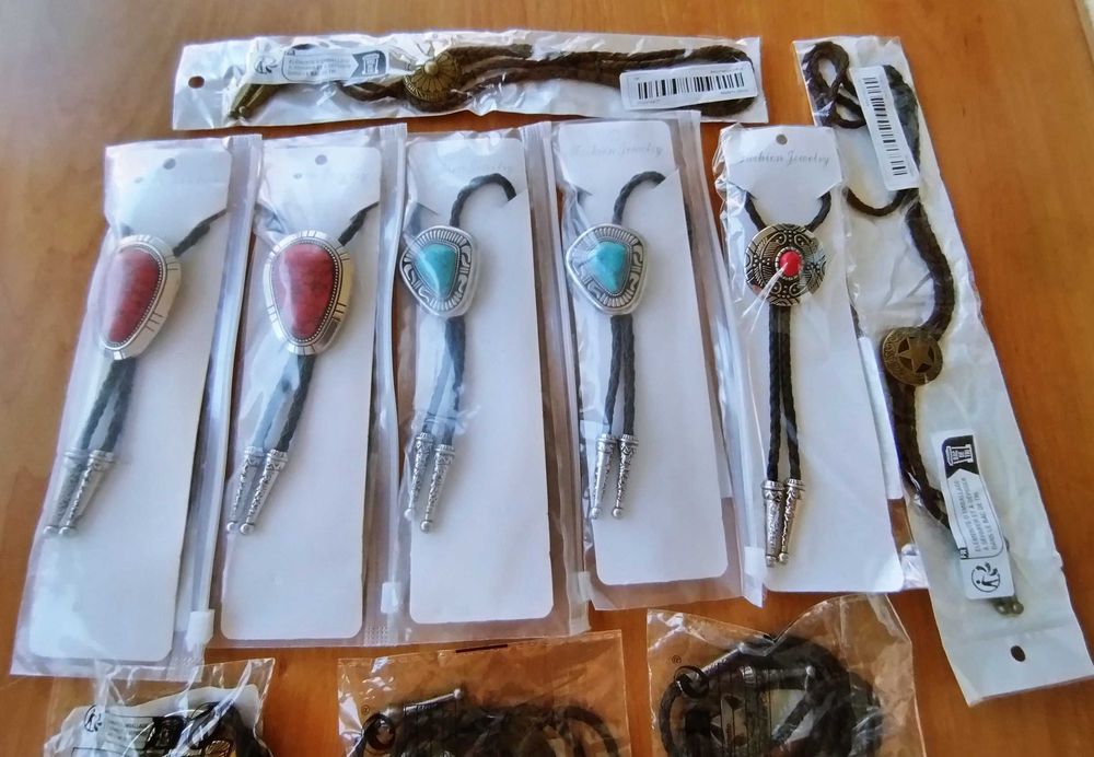 Vind Cravate Bolo NOI la tipla.