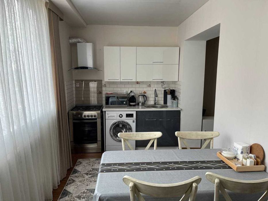 R1 Сдаётся квартира 2/2/5 на ул. Садык Азимова! Ор-р Эфенди кафе