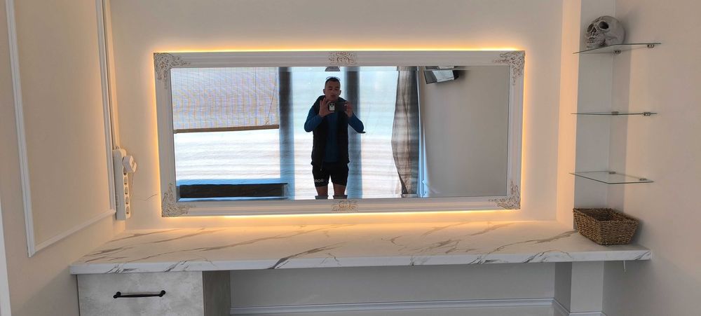 Огледала фризьорско обурудване