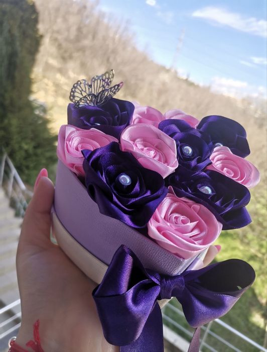 Ръчно изработени букети и декорации от сатенени рози
