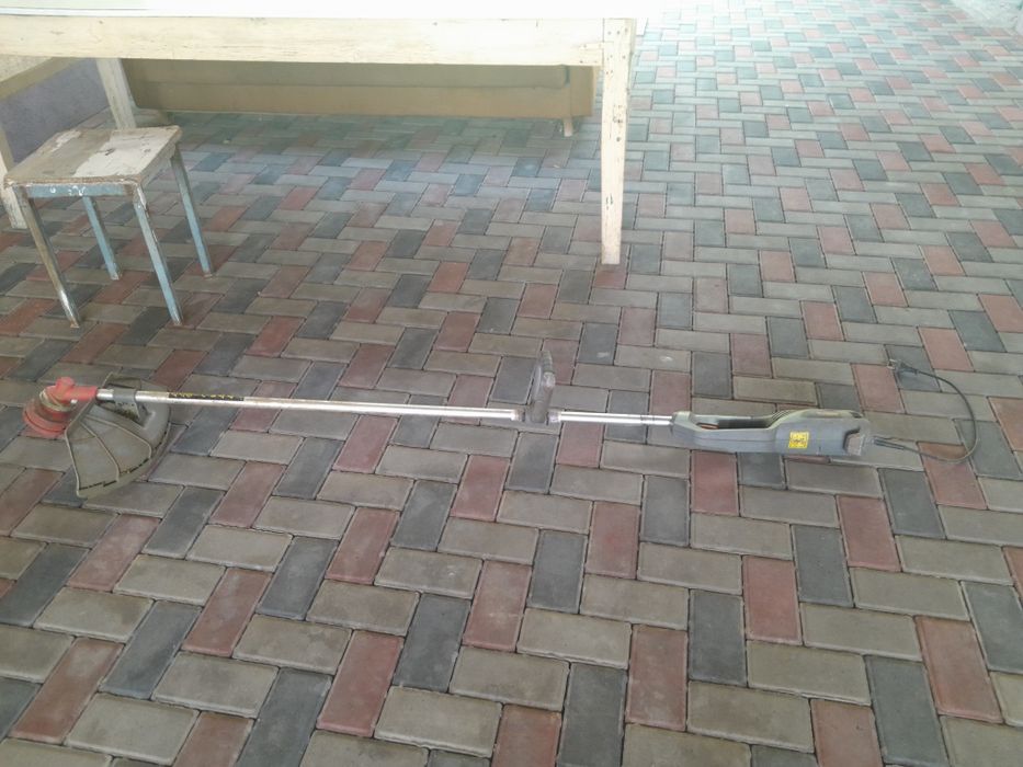 Продам электрический триммер б/у.