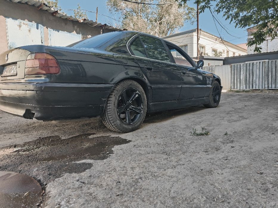 Продам BMW E38 .