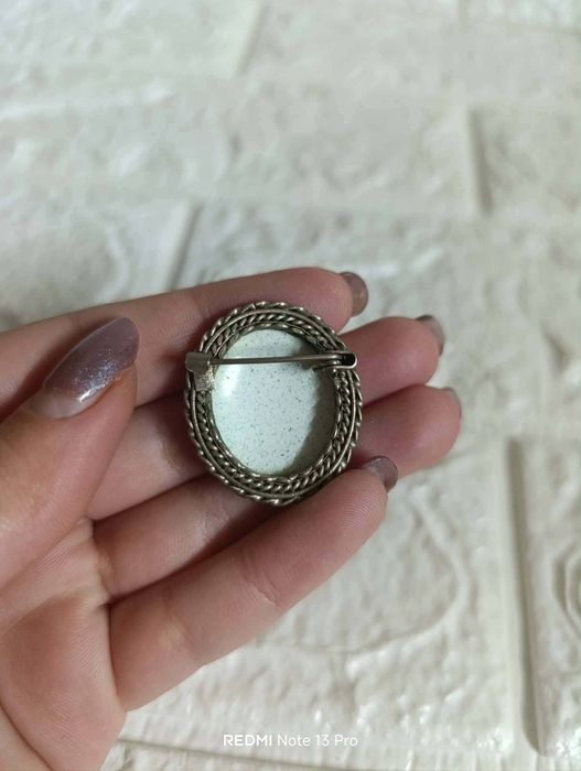 Vintage Ръчно рисувана брошка