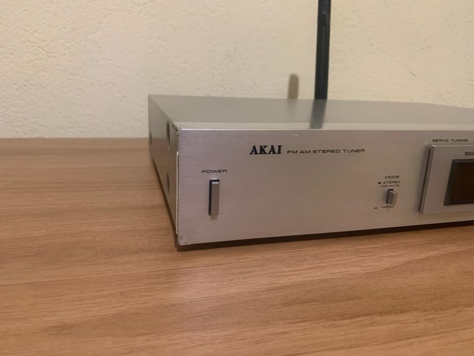 Продавам стерео тунер Akai AT-K03L