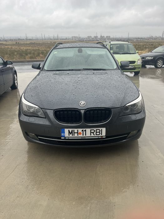 Vand sau schimb masina se prezinta impecabil