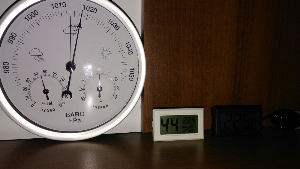 Комбинирани уреди - Барометър, термометър и хигрометър, хигрометър.