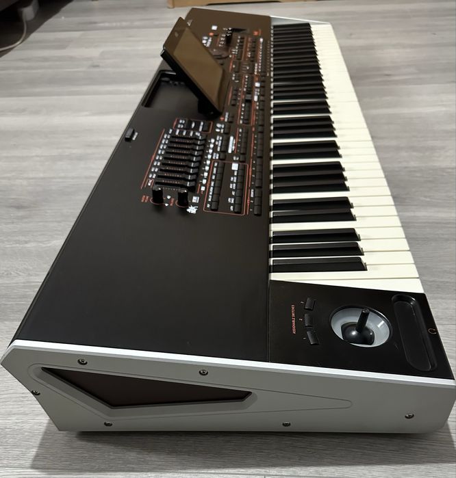 Vând Korg Pa4x 76 Impecabil
