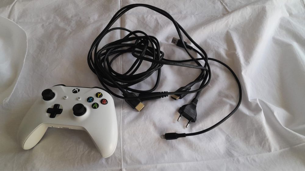 Vand xbox one s 1tb jocuri incluse