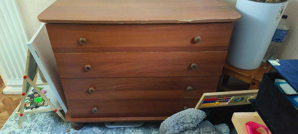 Комод с четырьмя ящиками