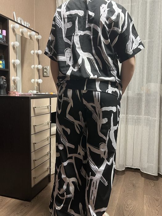 Стильный костюм с принтом