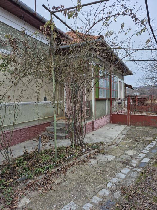 Vand casa cu teren