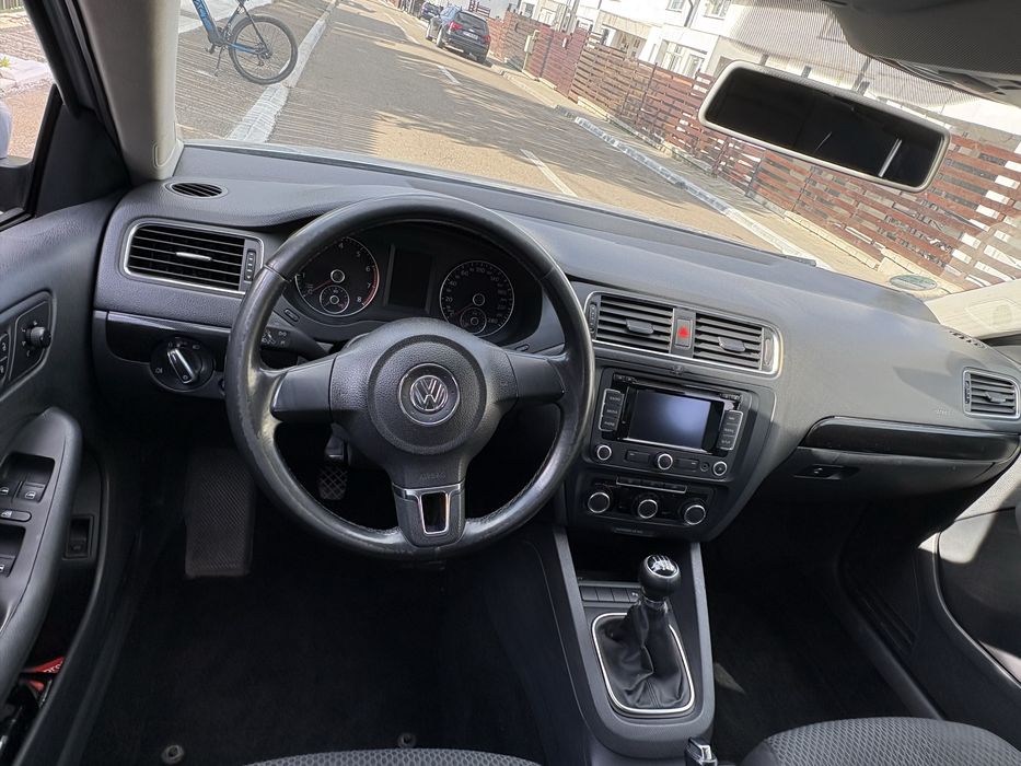VOLKSWAGEN Jetta 2011 — imagine 4