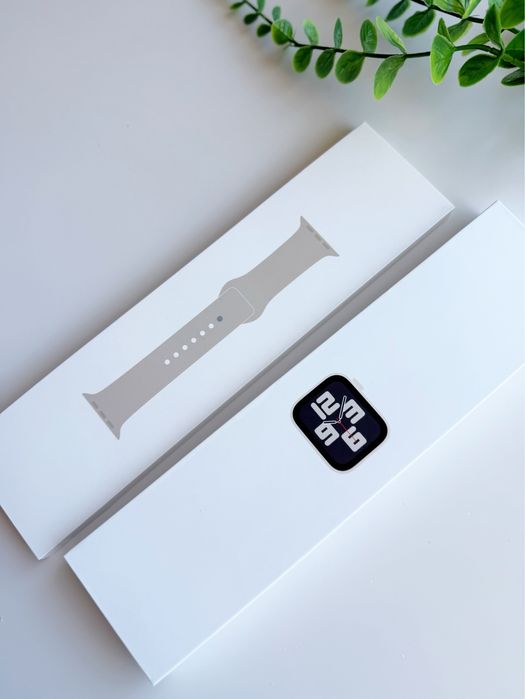 Apple Watch SE (2nd Gen) 40 mm Starlight — като нов