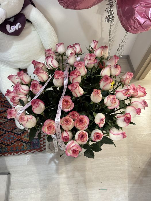 Свежая 51 роза в каробке