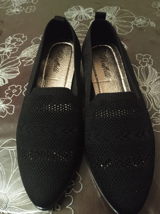 Продам женские черные слипоны