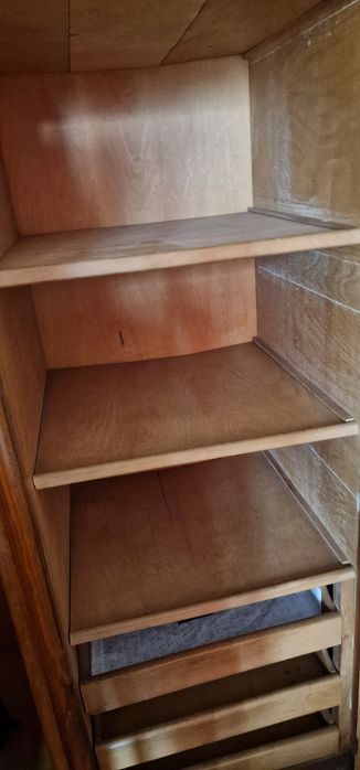 Трикрилен гардероб от орех