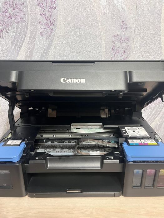 Продам цветной принтер.