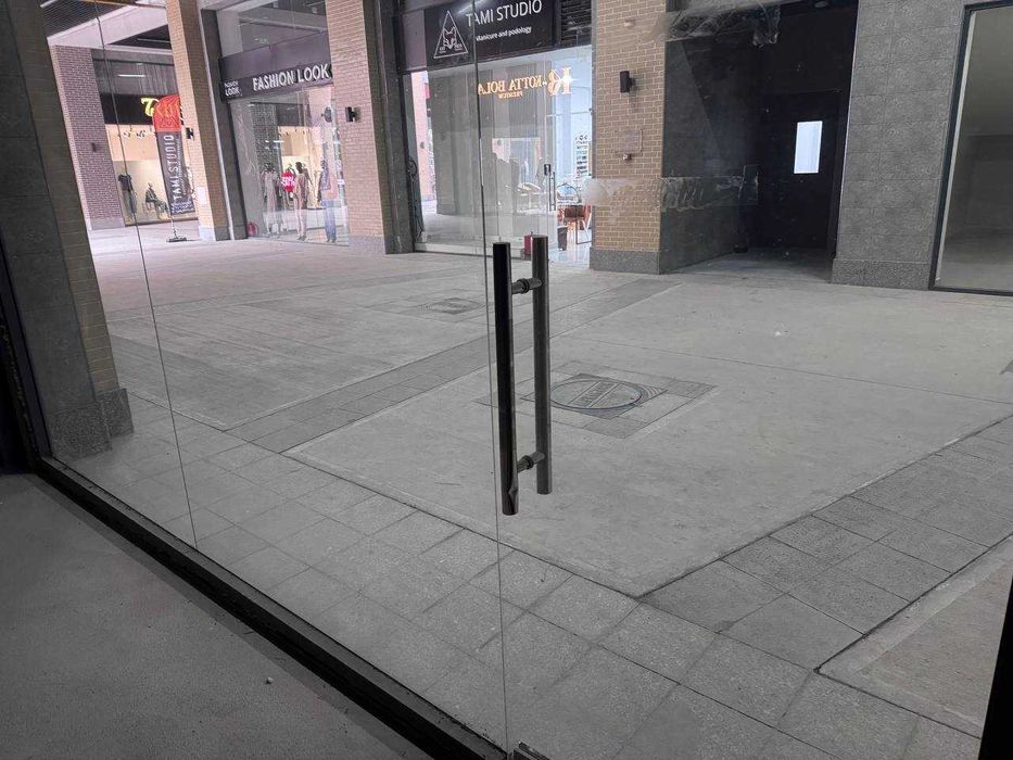 ТРЦ ALFRAGANUS 1 этаж 63 кв.м. двойной фасад, стяжка, разделён на 2 =