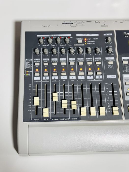 Mixer ROLAND VS-880,procesor de efecte,editor digital,mufe RCA,SCSI