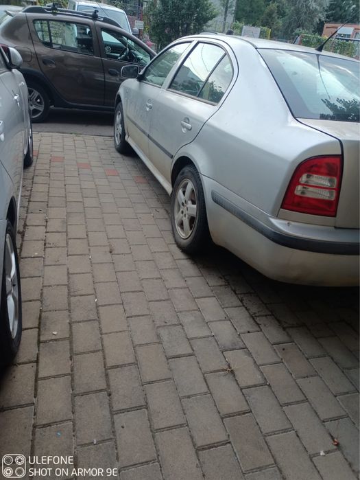 2 Octavia Skoda  2003,benzina 1,6 cu acte in regula,perfect functionala si inca o Skoda Octavia 2010 benzina 1,6 fara acte