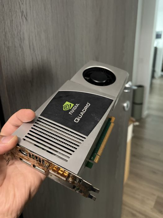 Vând placa Nvidia QUADRO fx4800 defecta!