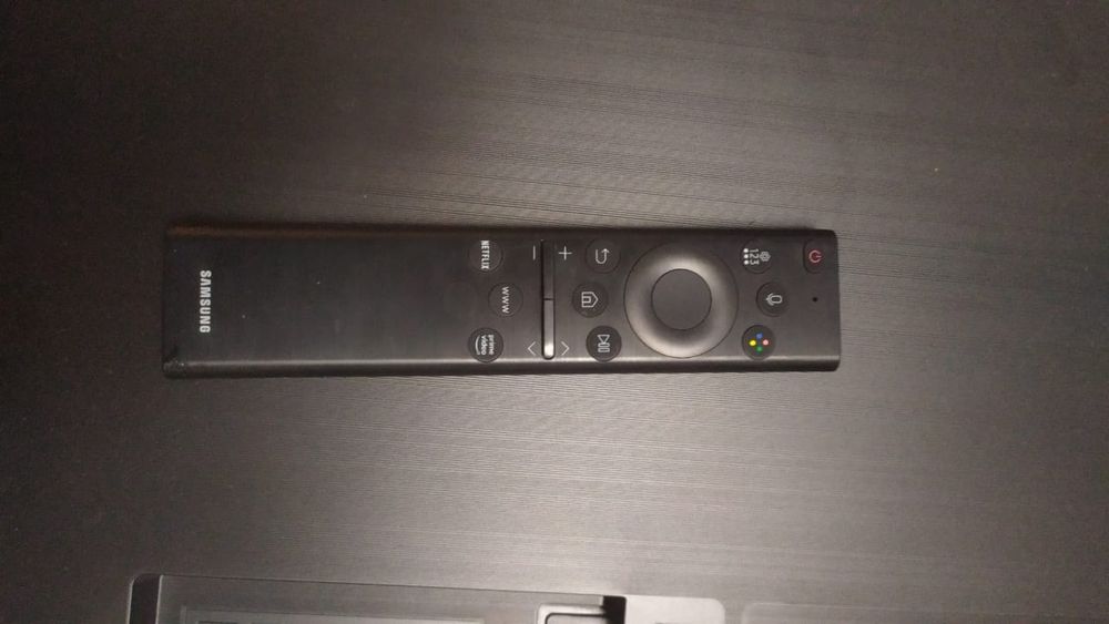 Продам телевизор Samsung BU8000