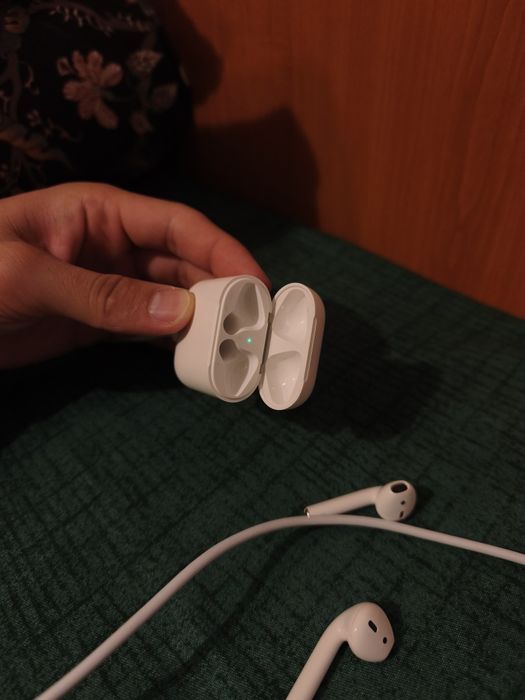 Vand Apple AirPods model A1602