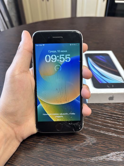 Продам iPhone SE (2021)