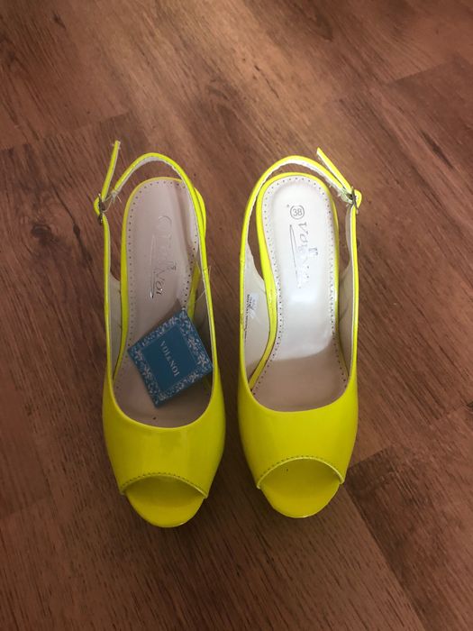 Обувки на платформа