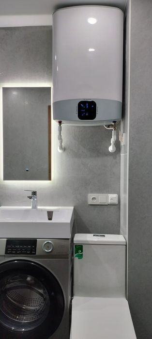 Сантехник с района.