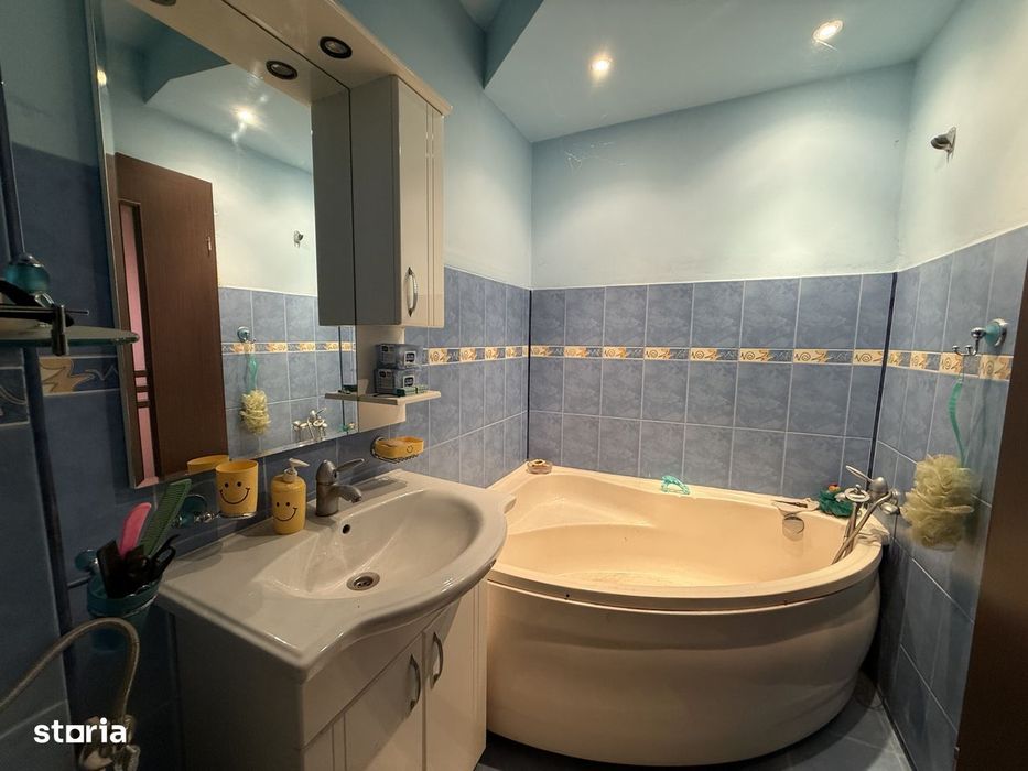 Apartament 3 camere, decomandat, etaj 10, bloc cu lift - Complexul Stu